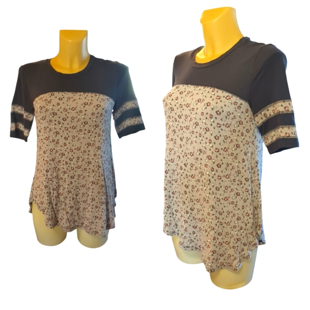 🌹3/15🌹MAURICES Grey and Pink Animal Print Stretchy Tee